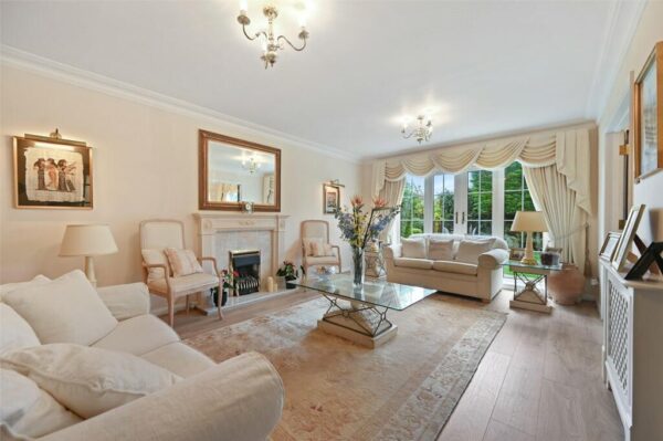 Leavesden Road, Stanmore