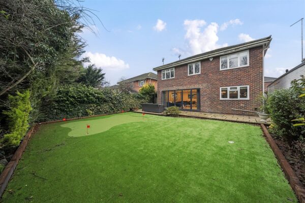 Leavesden Road, Stanmore