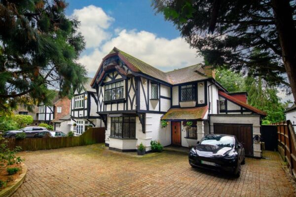 Canons Drive, Edgware