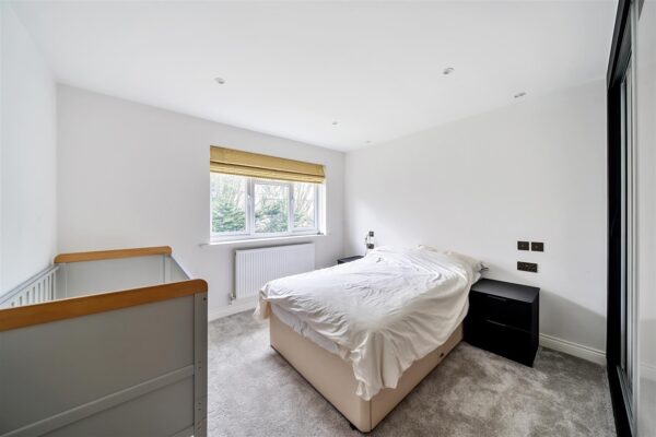 Leavesden Road, Stanmore