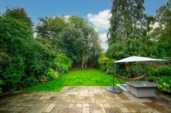 Canons Drive, Edgware