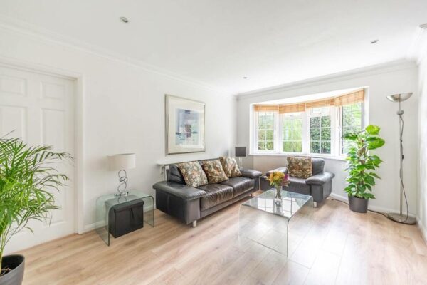 Leavesden Road, Stanmore