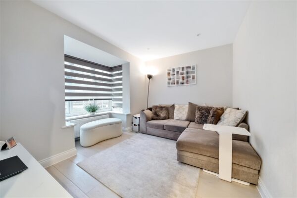 Leavesden Road, Stanmore