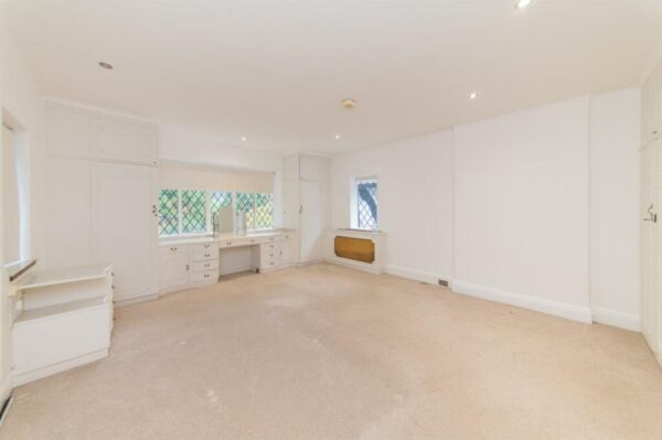 Canons Drive, Edgware