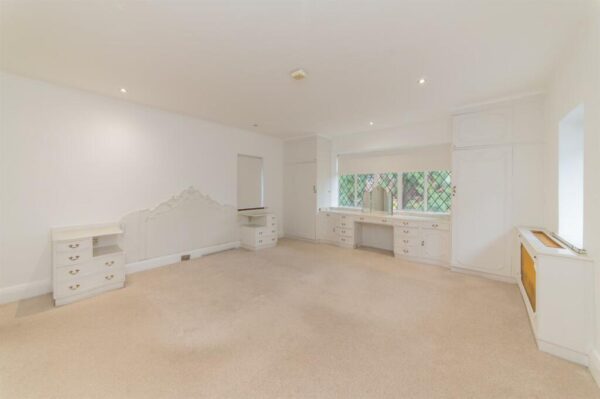 Canons Drive, Edgware