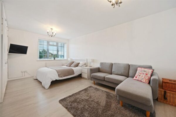 Leavesden Road, Stanmore