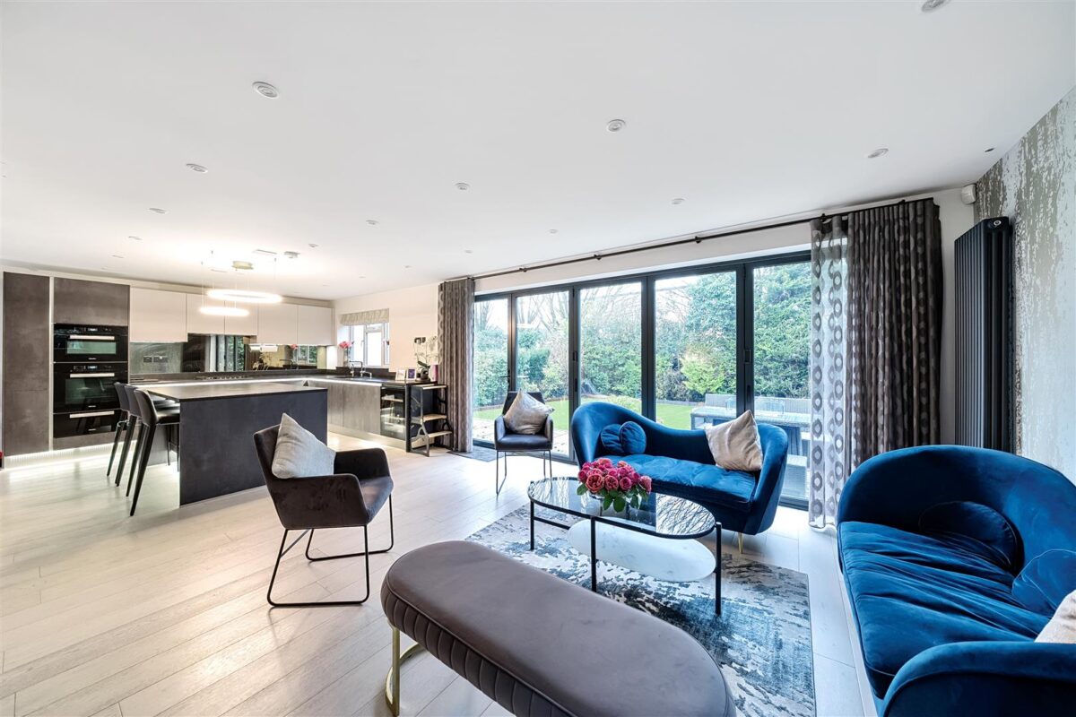 Leavesden Road, Stanmore