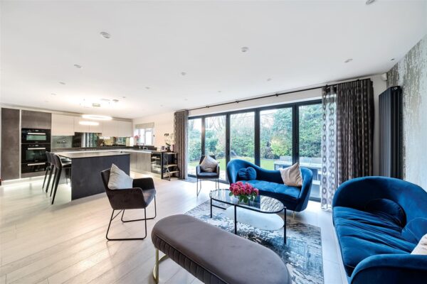 Leavesden Road, Stanmore