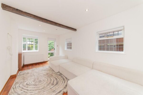 Canons Drive, Edgware