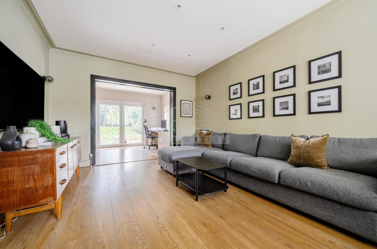 Cavendish Drive, Edgware