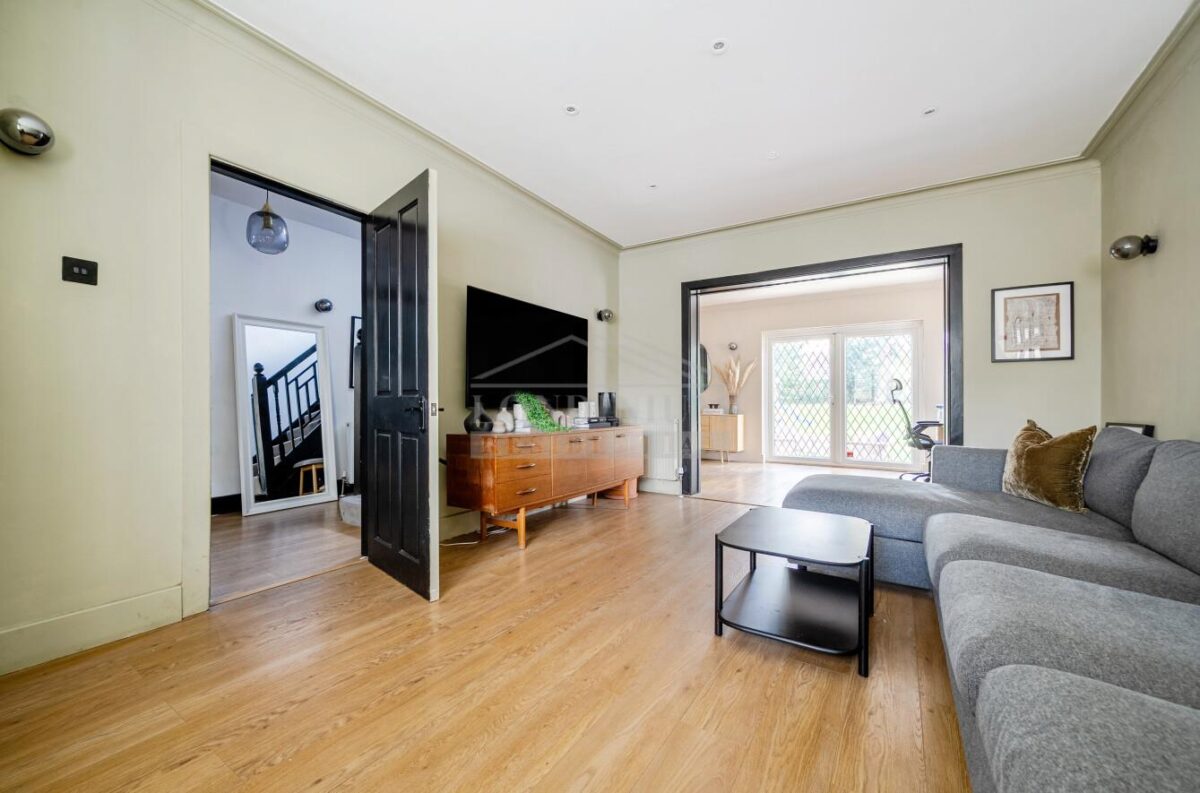 Cavendish Drive, Edgware