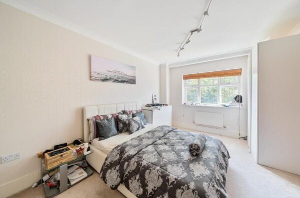 Augustus Close, Stanmore