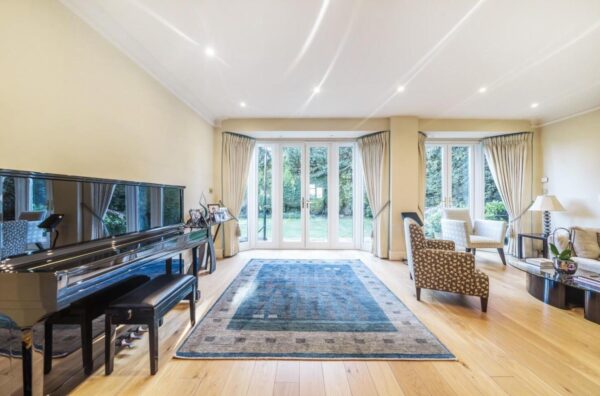 Cavendish Drive, Edgware