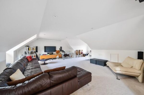 Augustus Close, Stanmore