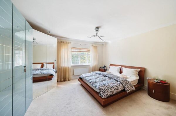 Augustus Close, Stanmore