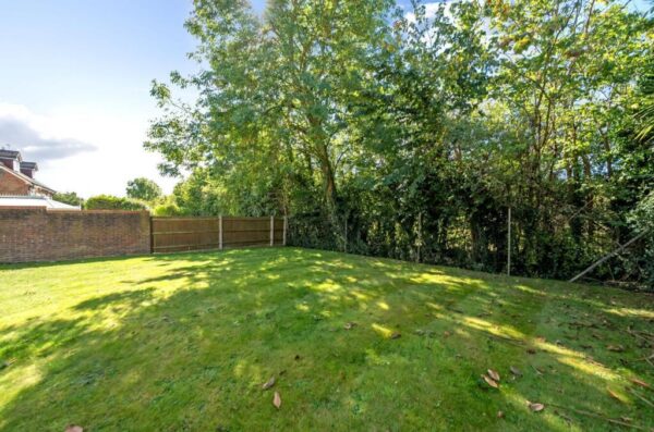 Augustus Close, Stanmore