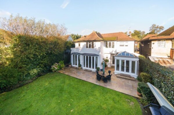 Cavendish Drive, Edgware