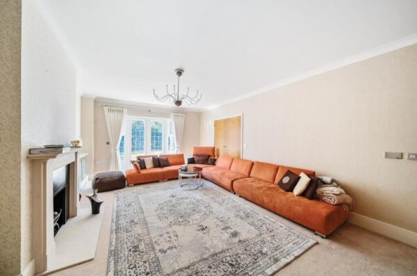 Augustus Close, Stanmore