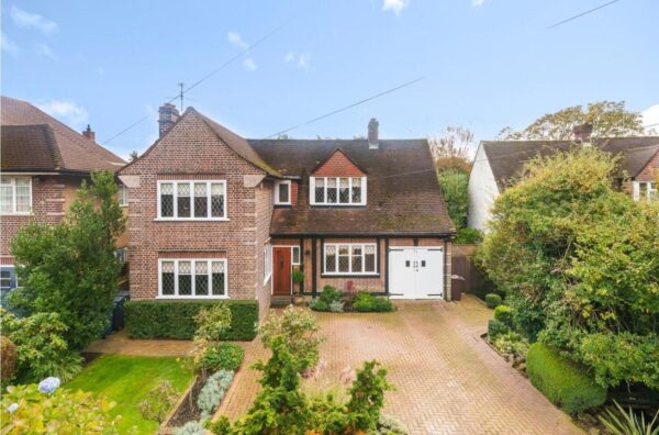 Cavendish Drive, Edgware