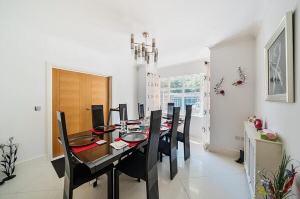 Augustus Close, Stanmore
