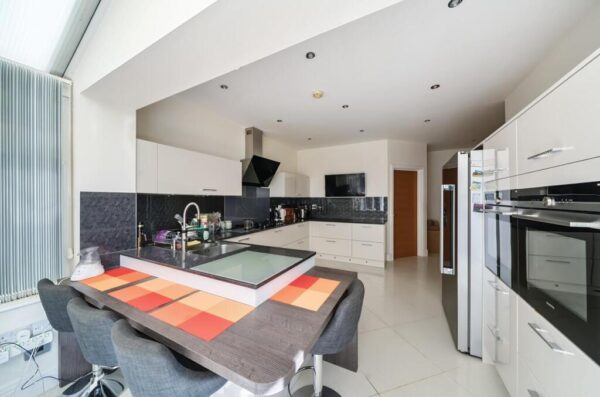 Augustus Close, Stanmore