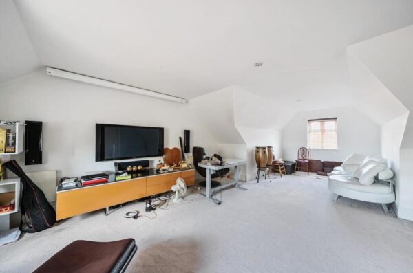 Augustus Close, Stanmore