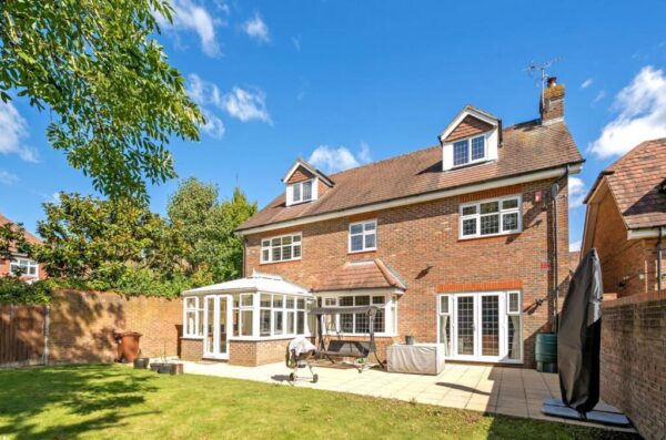 Augustus Close, Stanmore