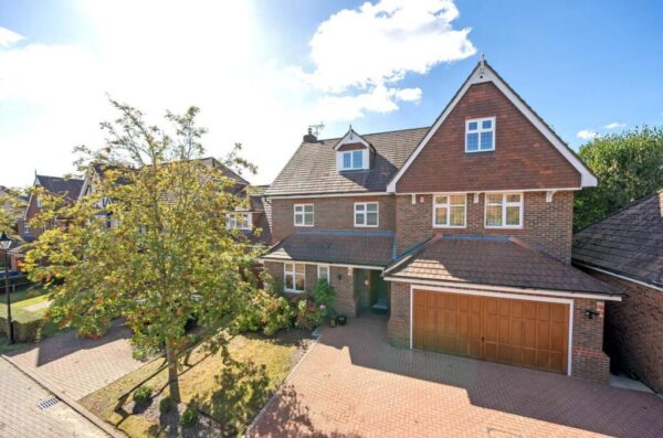 Augustus Close, Stanmore