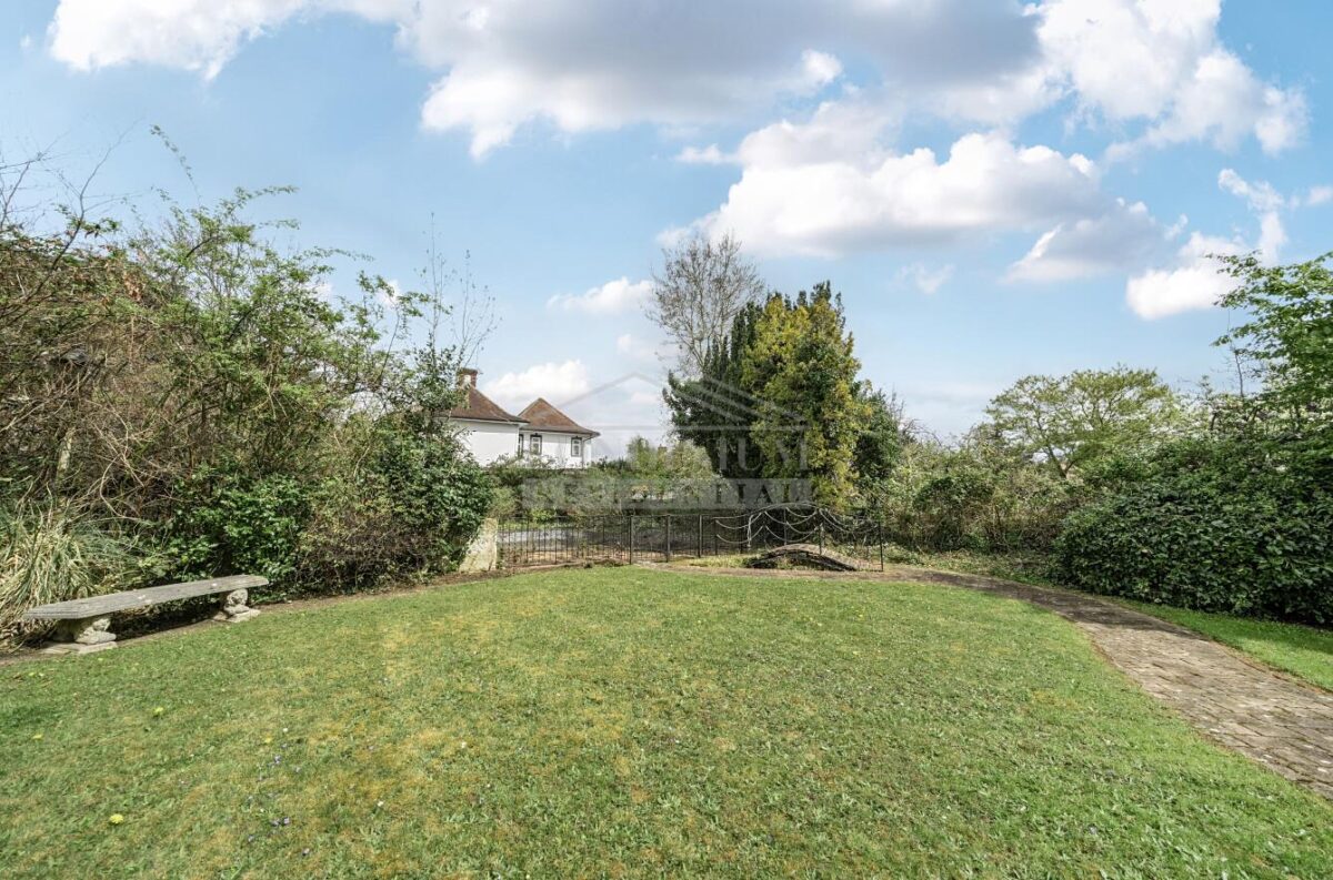 Canons Drive, Edgware