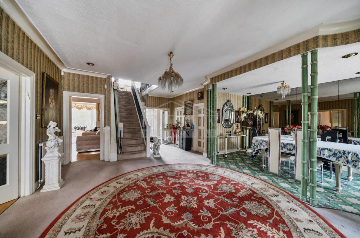 Canons Drive, Edgware