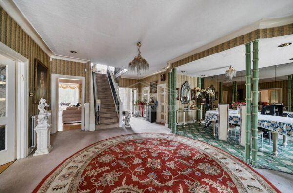 Canons Drive, Edgware