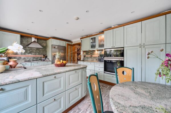 Spring Lake, Stanmore