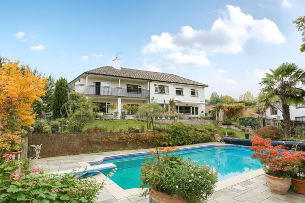 Spring Lake, Stanmore