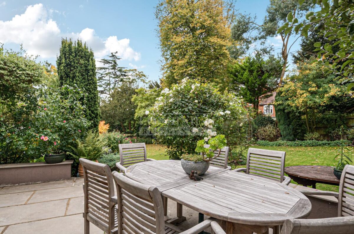 Spring Lake, Stanmore