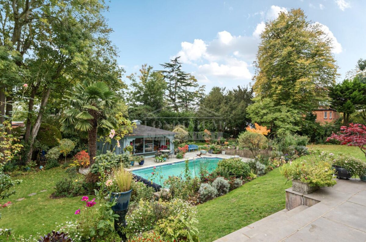 Spring Lake, Stanmore