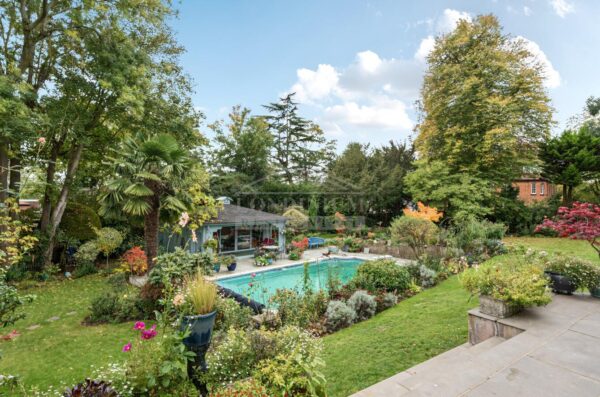 Spring Lake, Stanmore