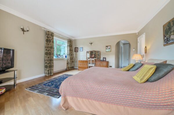 Spring Lake, Stanmore