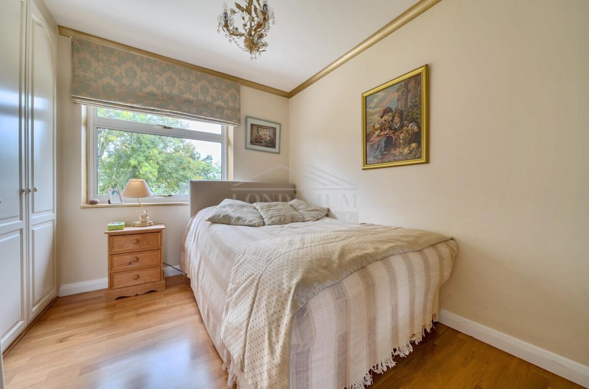 Spring Lake, Stanmore