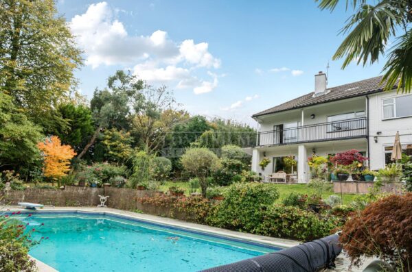 Spring Lake, Stanmore