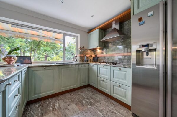 Spring Lake, Stanmore