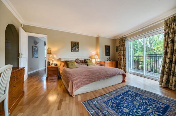 Spring Lake, Stanmore