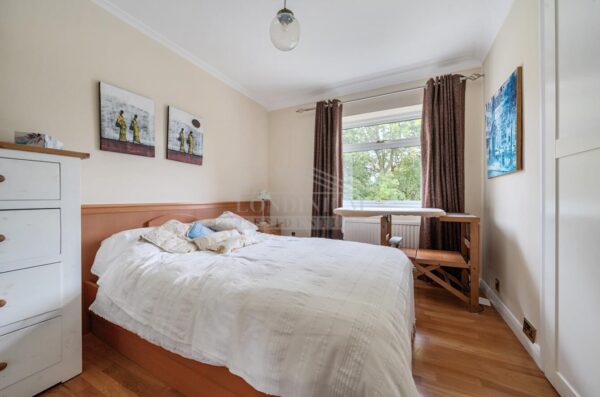 Spring Lake, Stanmore