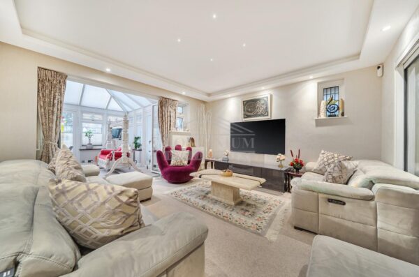 Pembroke Place, Edgware