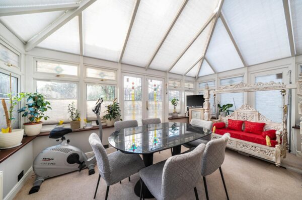 Pembroke Place, Edgware