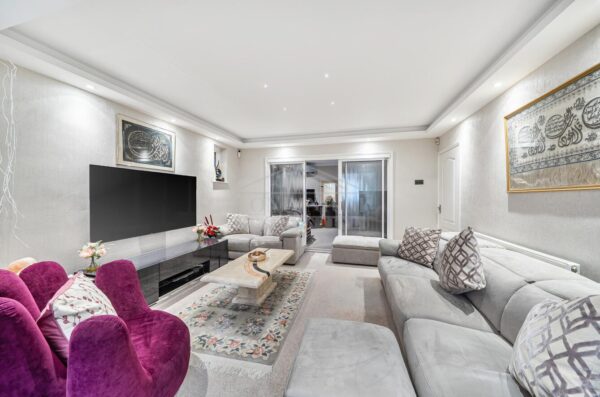 Pembroke Place, Edgware