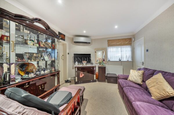 Pembroke Place, Edgware