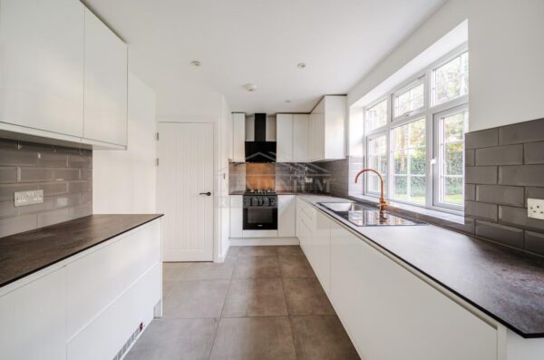 Highland Road, Northwood