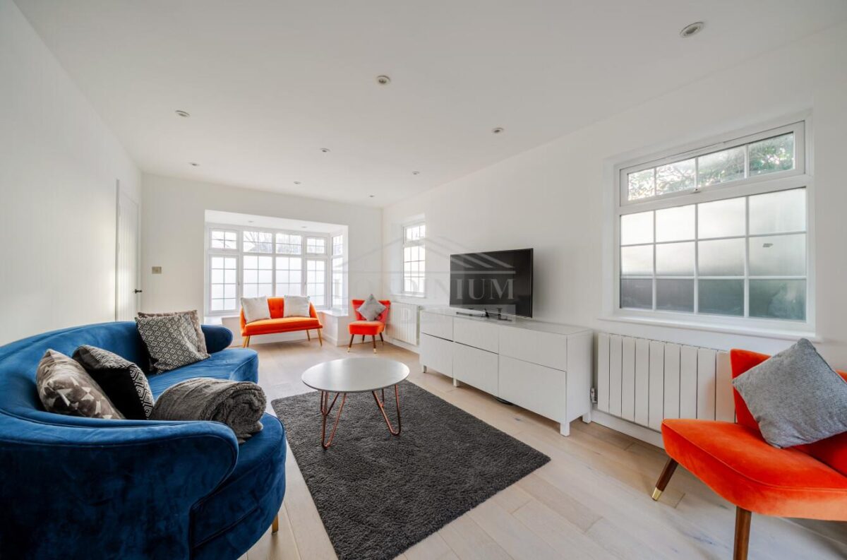 Highland Road, Northwood