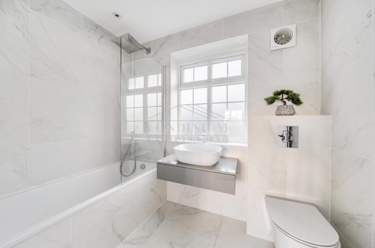 Highland Road, Northwood