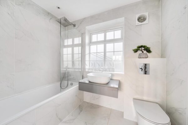 Highland Road, Northwood